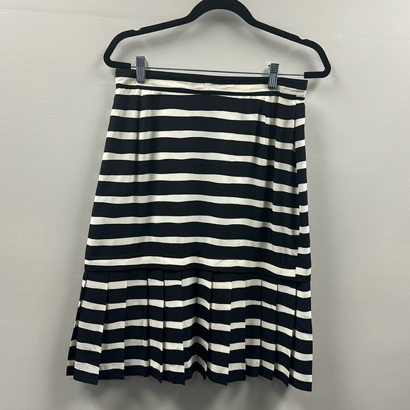 Louis Feraud 100% Silk Striped Skirt w/Pleats Black & Cream Sz 10 Quiet Luxury - Picture 1 of 9